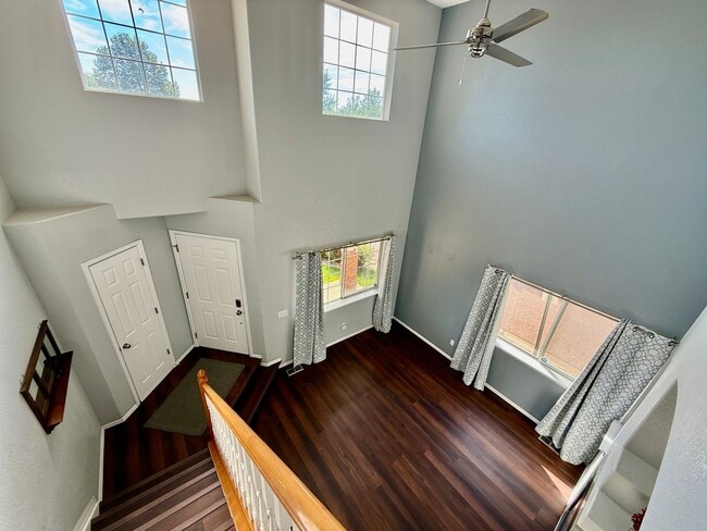 Building Photo - Beautiful 2 Bedroom Townhome- Minutes from...