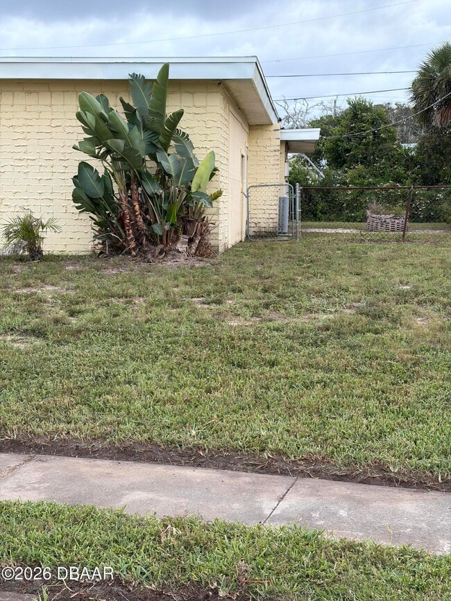 Building Photo - 2537 Coral Way W