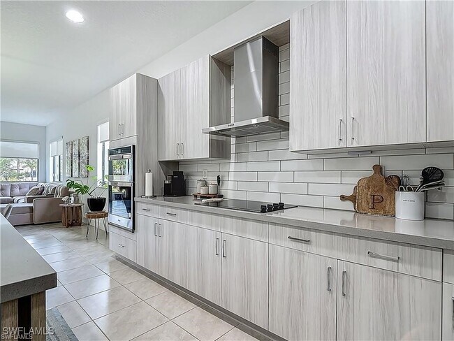 Building Photo - 5285 Marano Dr