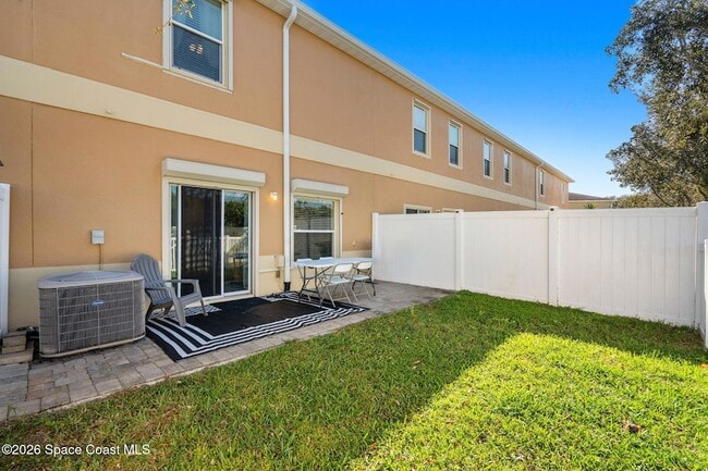 Building Photo - 2545 Revolution St