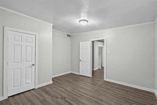 Building Photo - 1916 N Logan St