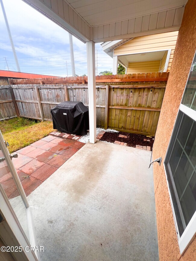 Building Photo - 2411 Causeway Manor Ct