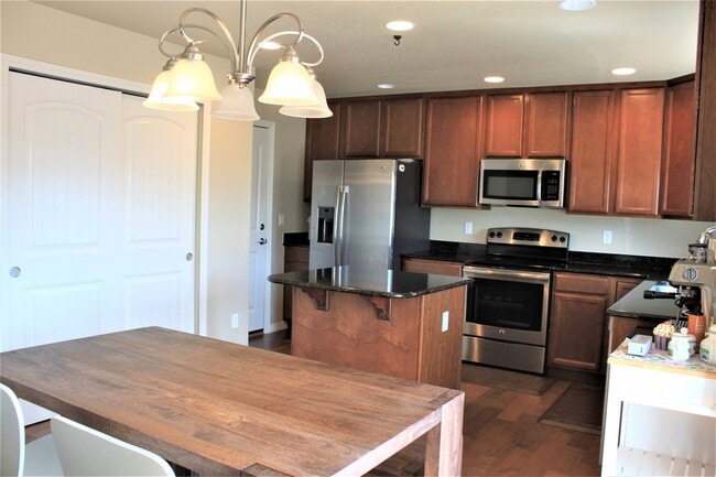 Building Photo - 835 Pistol River Way