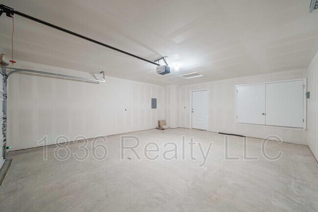 Building Photo - 9604 Eloquence Dr
