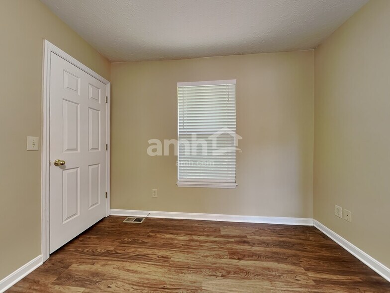Building Photo - 8676 Woolstone Ct