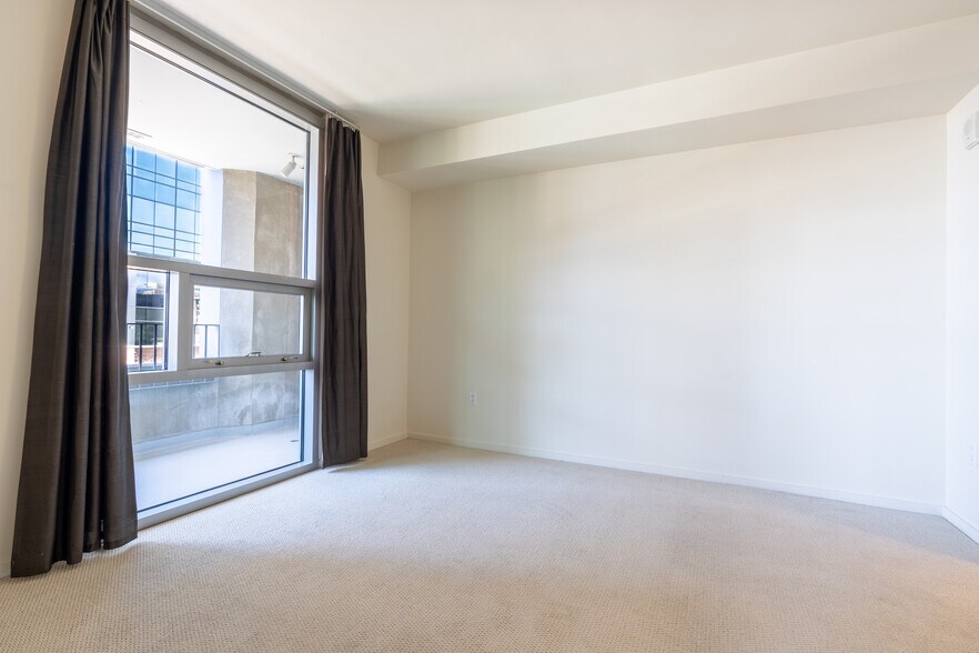 Building Photo - 321 10th Ave