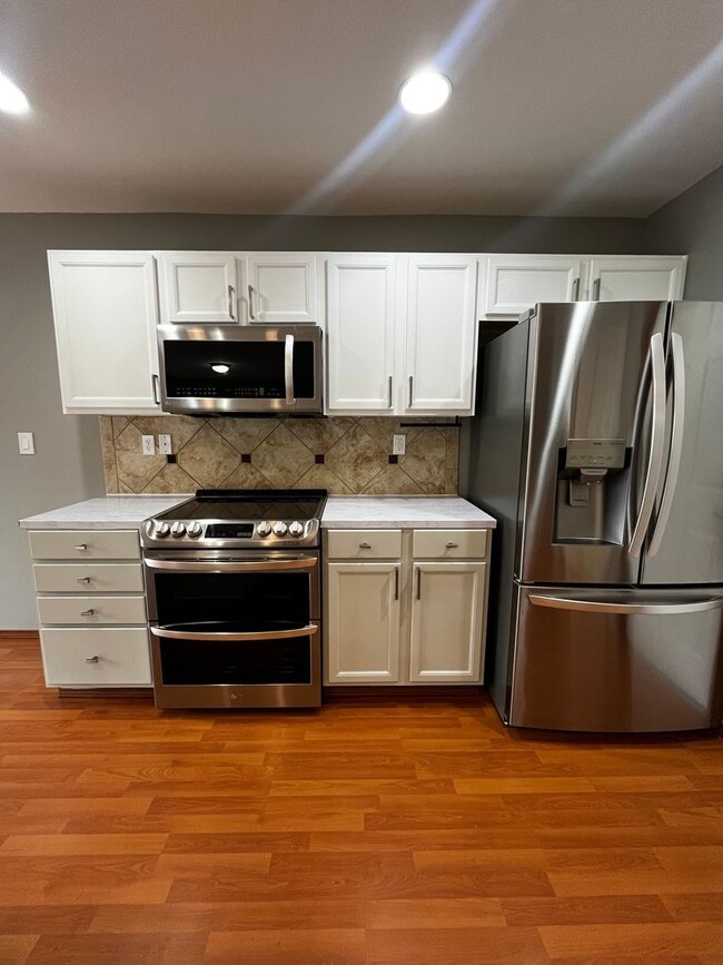 Building Photo - Beautiful 3 bedroom, 2.5 bath House in Puy...
