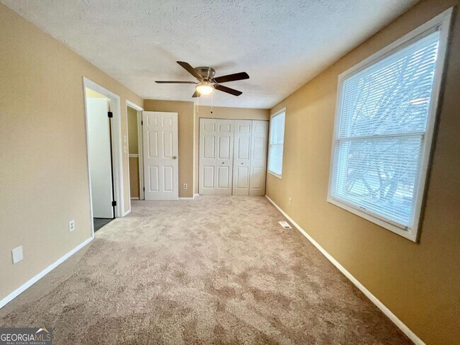 Building Photo - 6418 Meadow Rue Dr