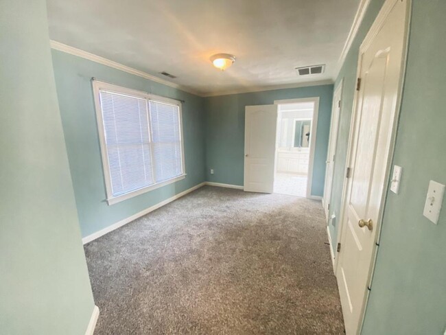 Building Photo - 700 Pleasant Way