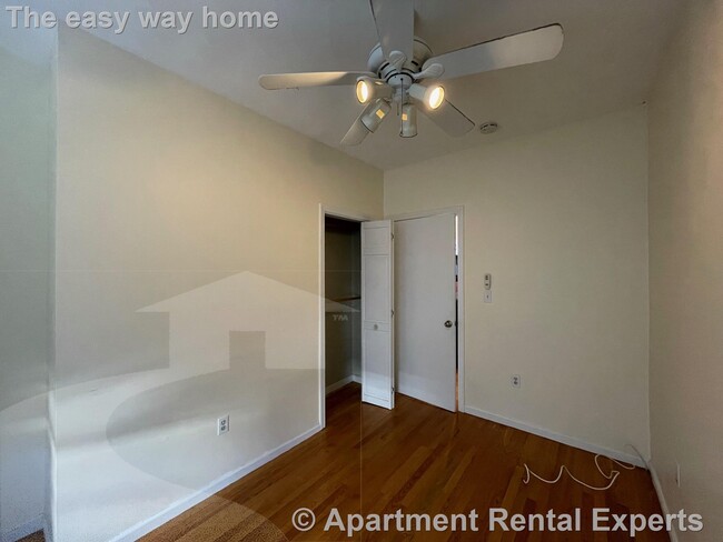 Building Photo - Medford Sq 3 Bedroom - Recently renovated