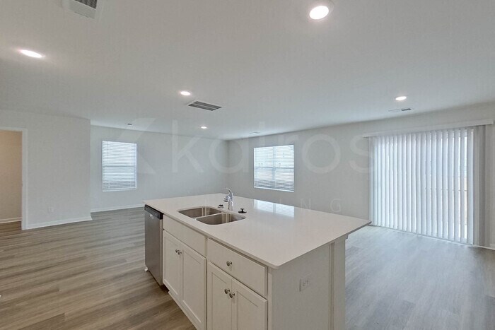 Building Photo - 115 Overstreet Way