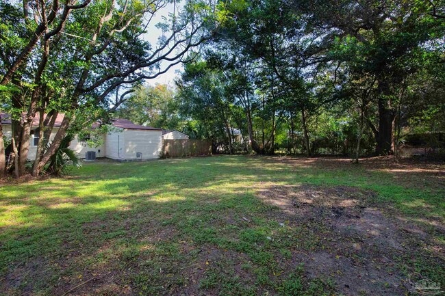 Building Photo - 723 Lakewood Rd