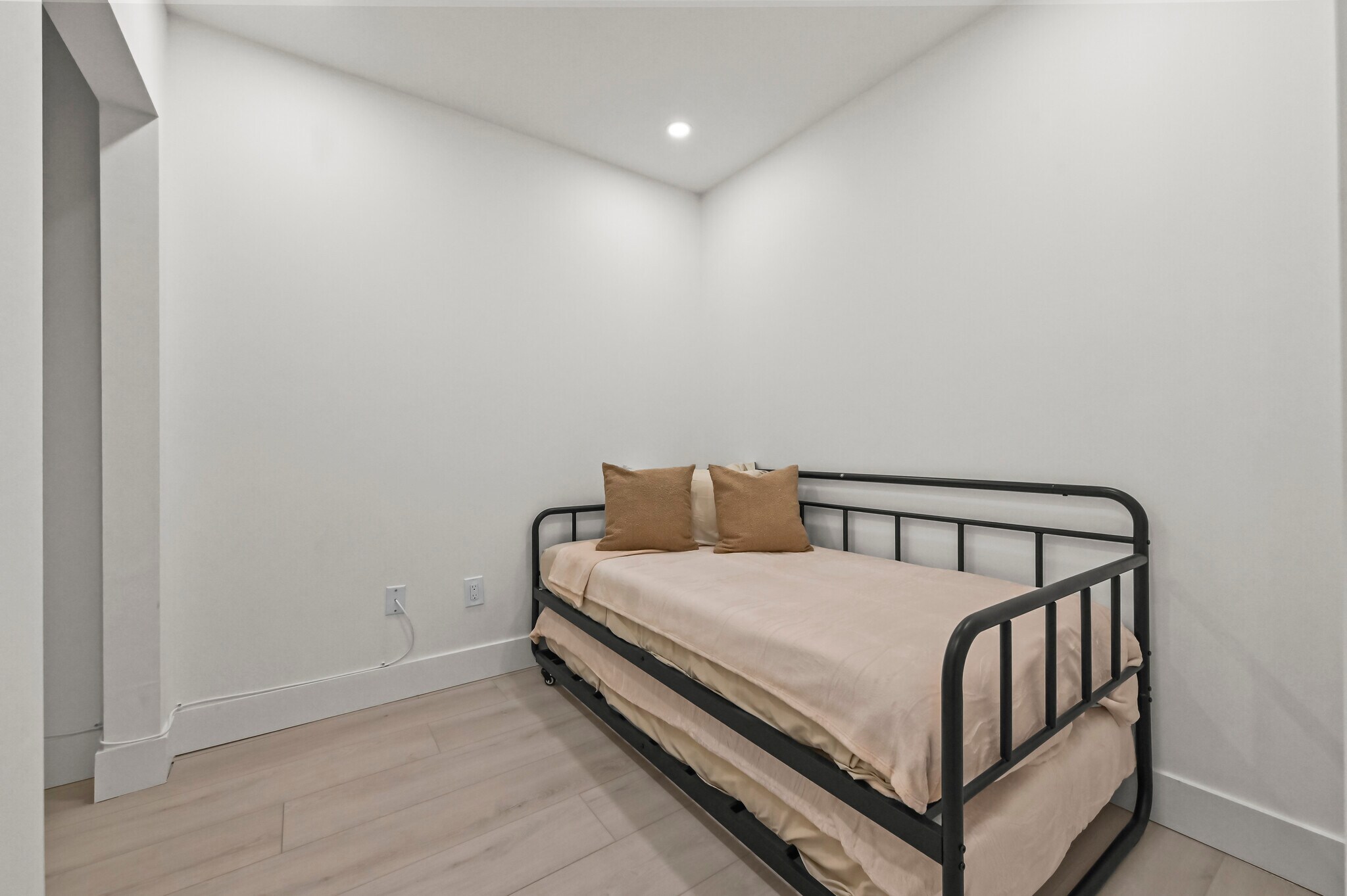 bedroom 4 (extendable bed) - 3400 Parker Ave