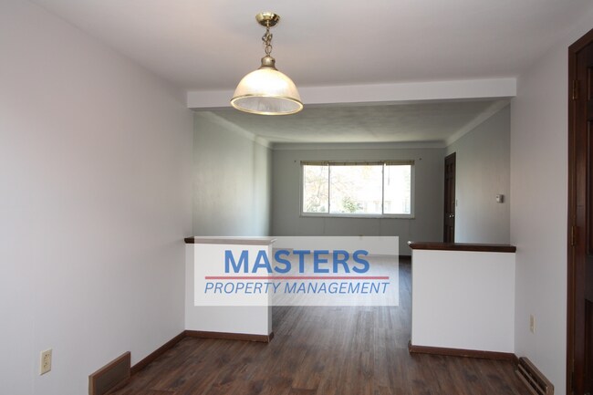 Building Photo - 135 Edgewood Dr