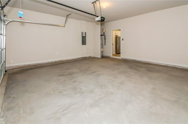 Building Photo - 605 Mackenzie Cv