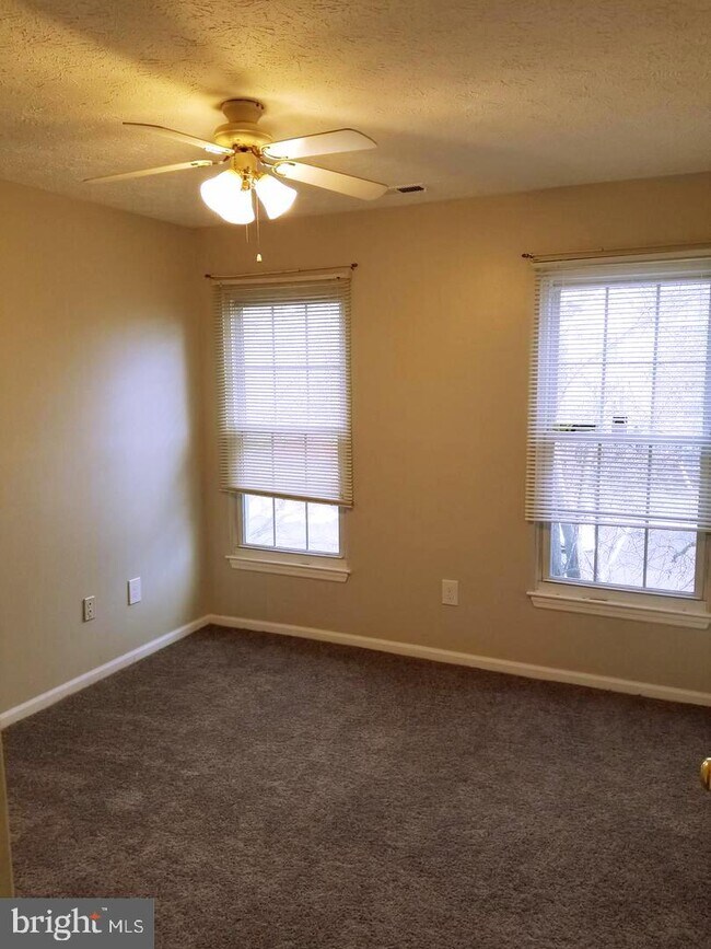 Building Photo - 902 Cedar Crest Ct
