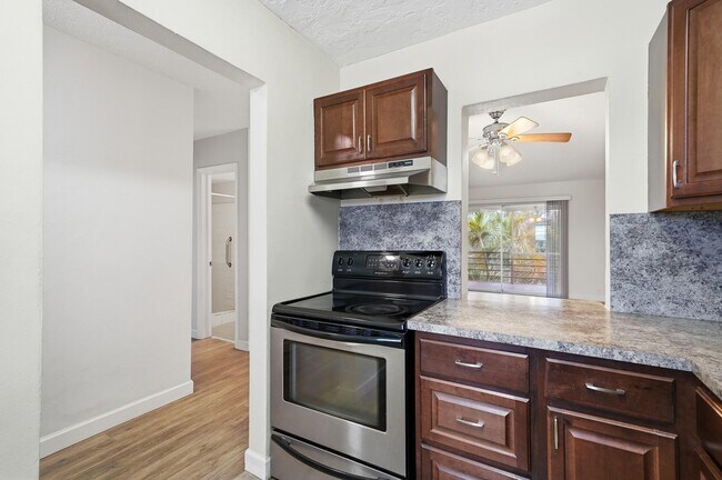 Building Photo - 1400 NE 57th St