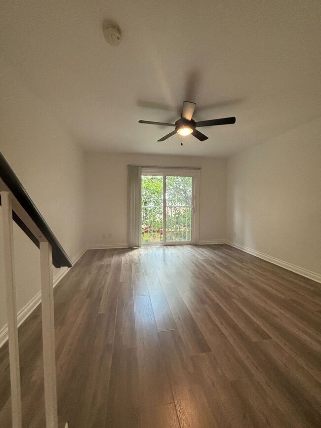 Building Photo - Modern 2-Bedroom Townhome with Garage in t...
