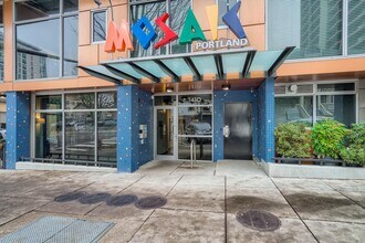 Building Photo - Discover Comfort & Style in the Heart of Portland