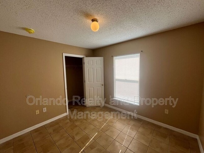 Building Photo - 204 Canterbury Ct