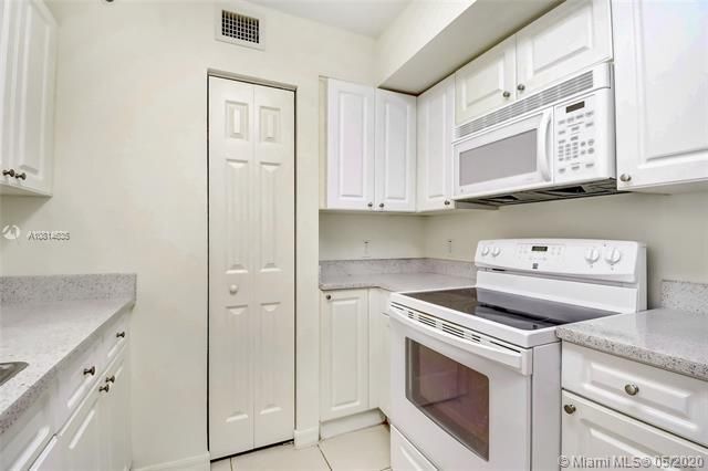 Building Photo - 6761 Heritage Grande