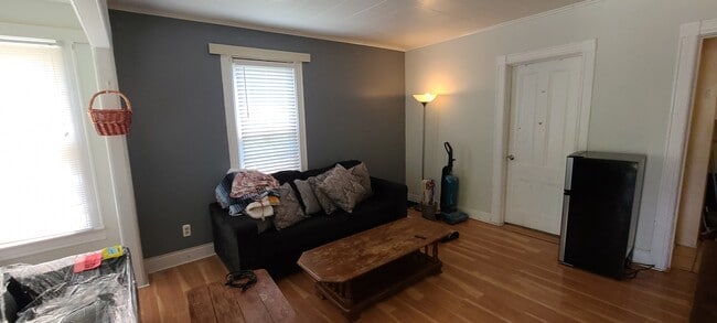 Building Photo - 19 Walnut St