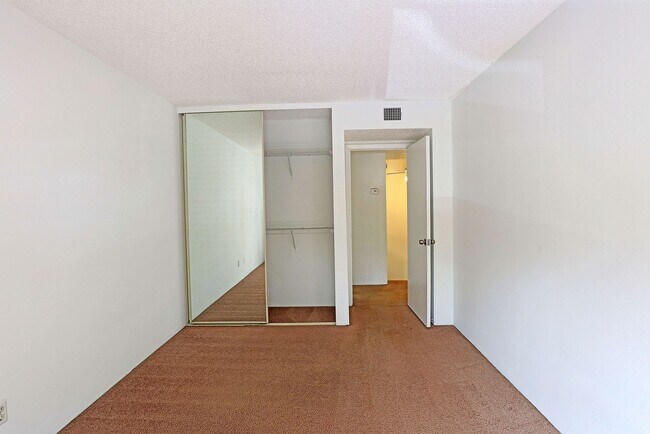 Building Photo - Parkwoods 12351-2