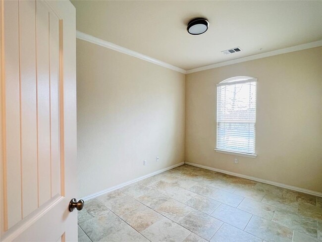 Building Photo - 260 Chickadee Ln