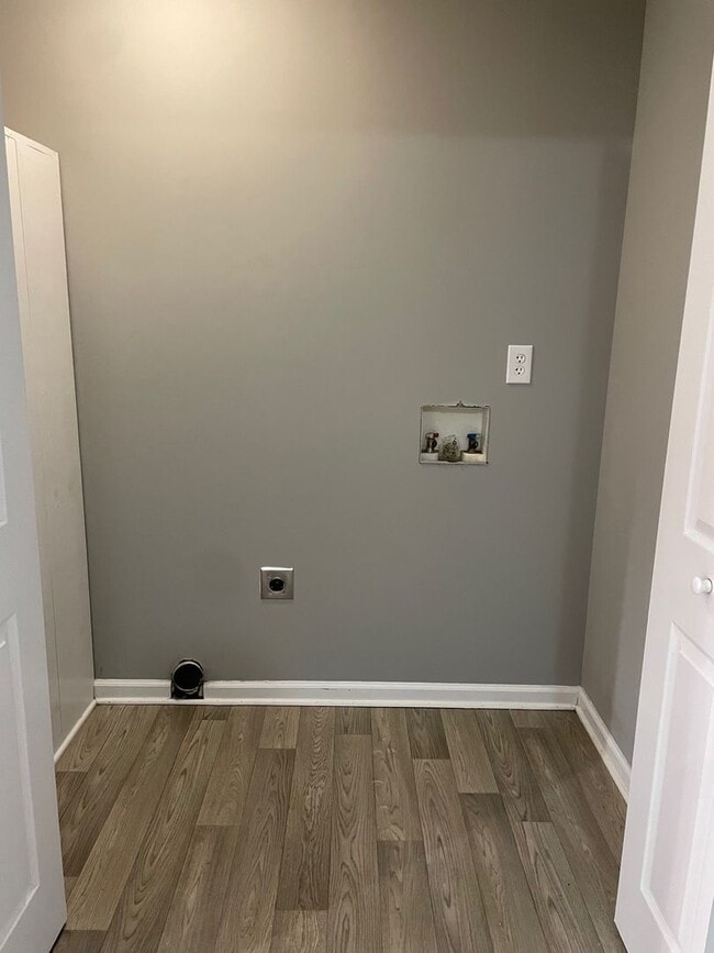 Building Photo - 3 BDRM 2 BA HOME BUILT IN 2004, 1208 SQ FT...