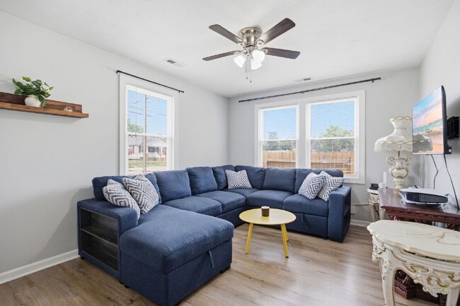 Building Photo - Freshly Renovated Ranch Ready for Move-In