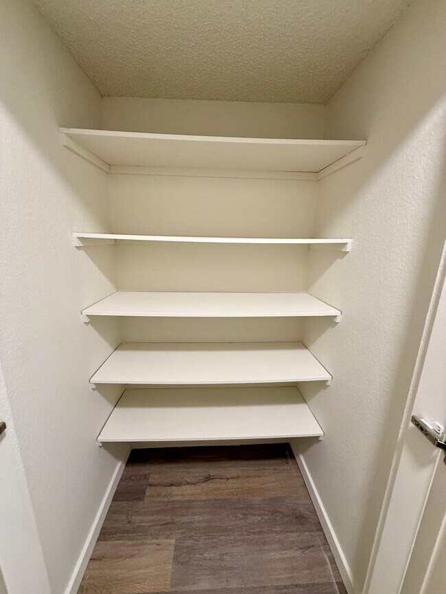 Building Photo - Updated 3-Bedroom Tri-Level Condo w/Bonus Room, Laundry & Garage in Prime Chatsworth!