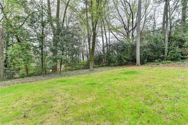 Building Photo - 1450 Cedarhurst Dr