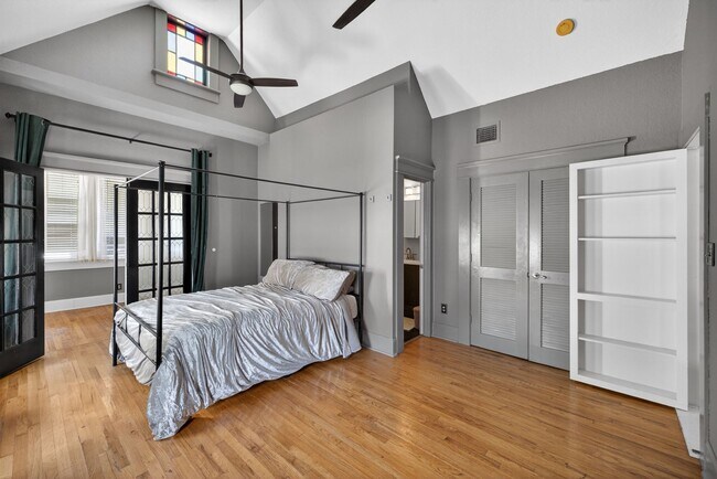 Building Photo - Stunning 4-bedroom home in Tampa! (Bonus room)