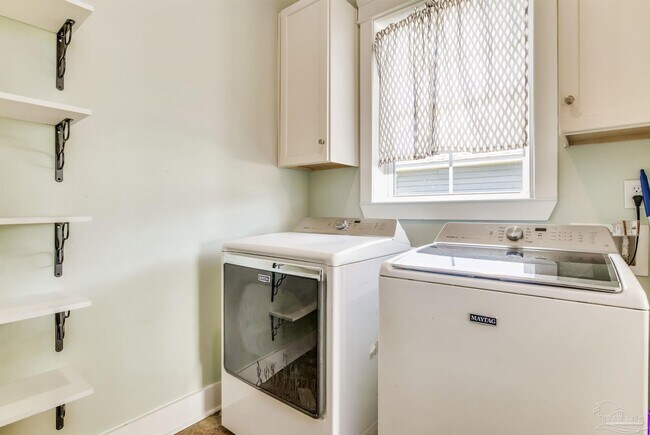 Building Photo - 606 W Intendencia St