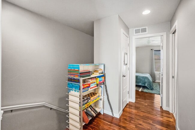 Building Photo - Beautiful Townhouse in Denver's Central Park