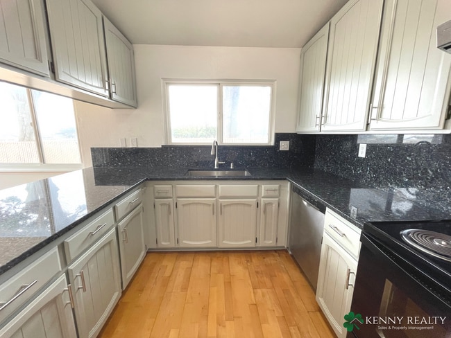 Building Photo - Spacious 3 Bedroom Home with Backyard Pati...