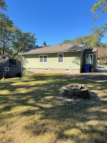 Building Photo - 81 Maurice St