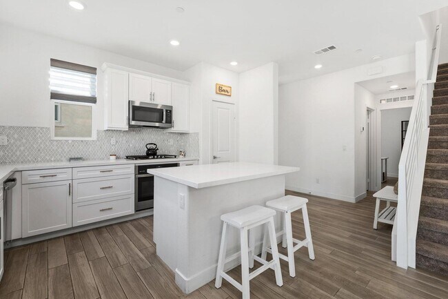 Building Photo - 76333 Trojan Dr