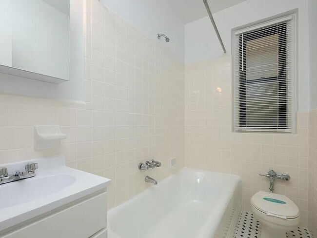 Building Photo - 1855 Grand Concourse