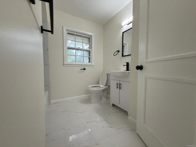 Building Photo - 1406 Beaumont Dr