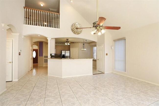 Building Photo - 10511 N Shadowdale Dr