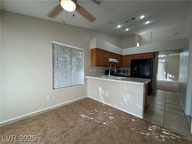 Building Photo - 9833 Panorama Cliff Dr