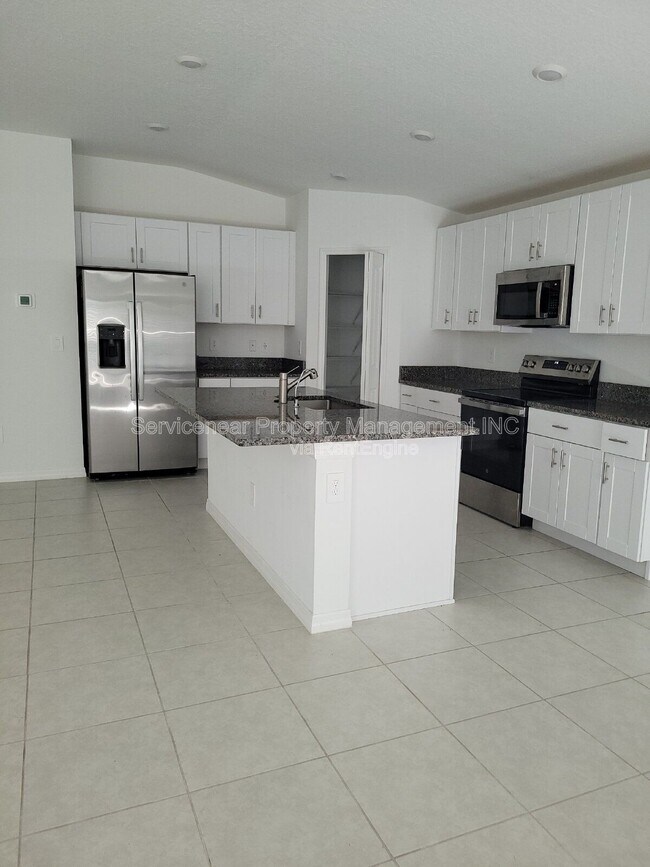 Building Photo - 2240 Gatsby Ln