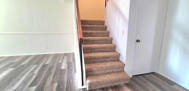Building Photo - Townhome - 3 bedrooms + 2.5 bathrooms.  AV...