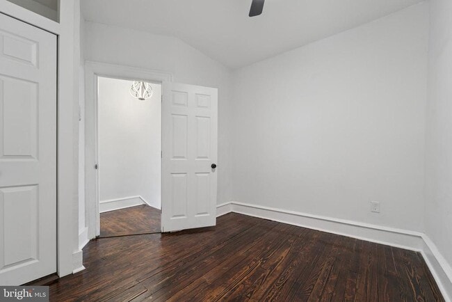 Building Photo - 127 W Albanus St