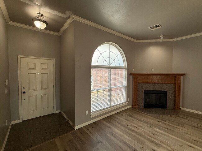 Building Photo - 4 BED! Cozy Home on Large CORNER Lot!