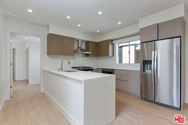 Building Photo - 11837 Mayfield Ave