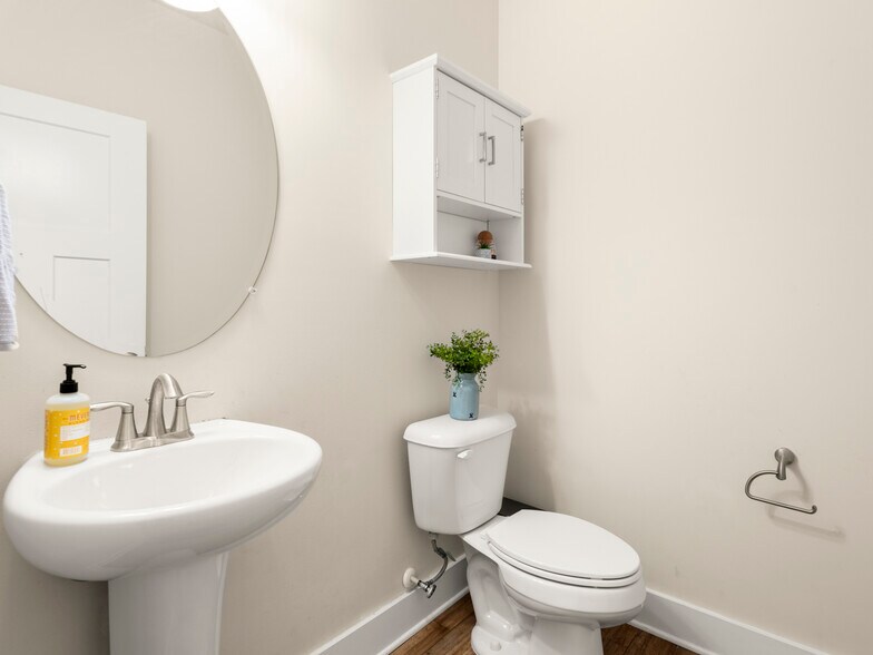 Building Photo - 84 Cardwell Ln