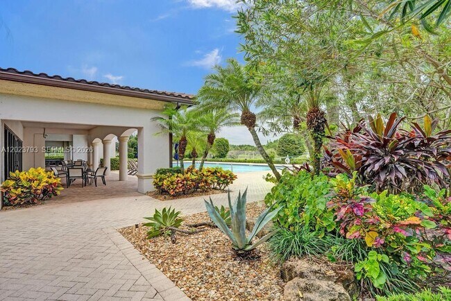 Building Photo - 21461 Sawmill Ct