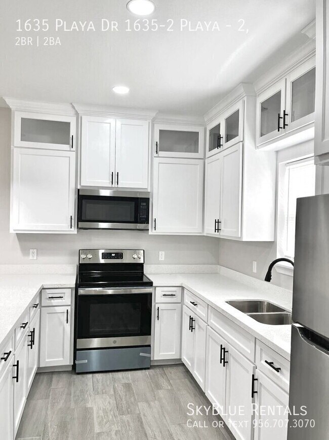 Building Photo - 1635 Playa Dr